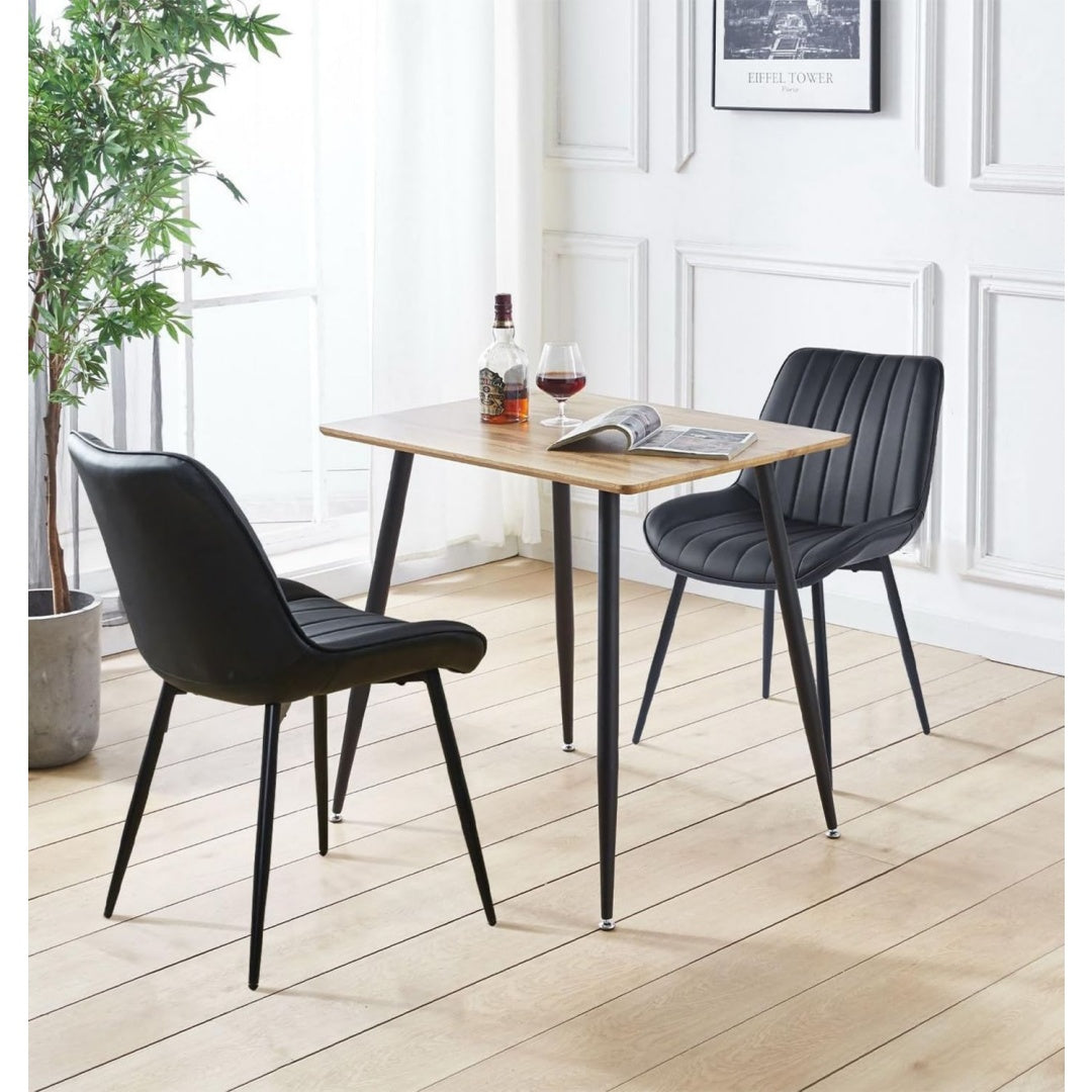 Set tavolo naturale e sedie nere
