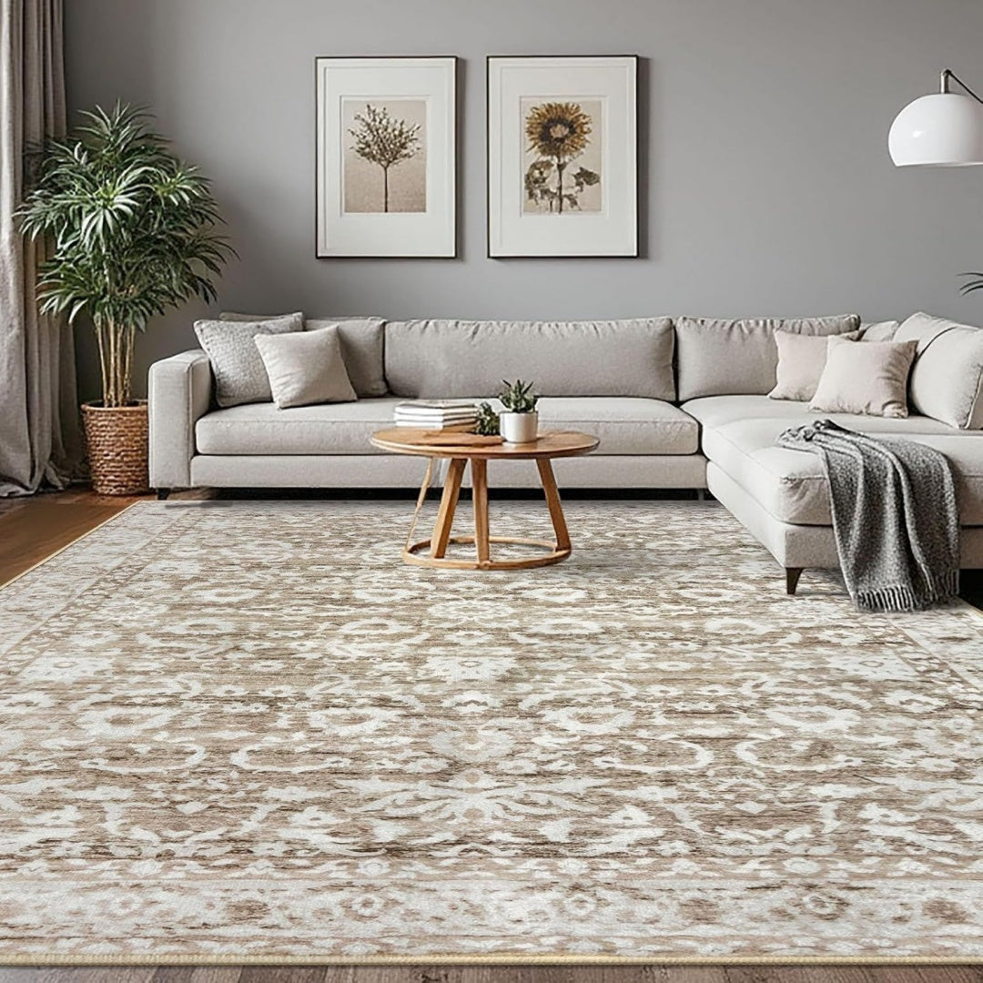 Tappeto beige e grigio con motivo tradizionale